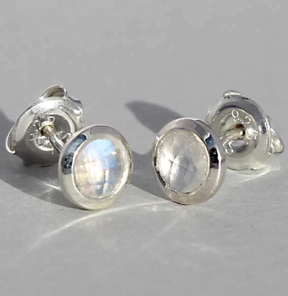 Silberohrstecker mit 5mm facettiertem Mondstein - Kehuna Stones and Senses