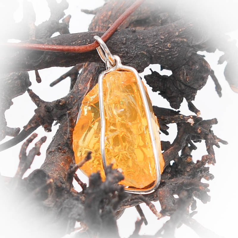 Feueropal Anhänger mit Silberöse - Kehuna Stones and Senses