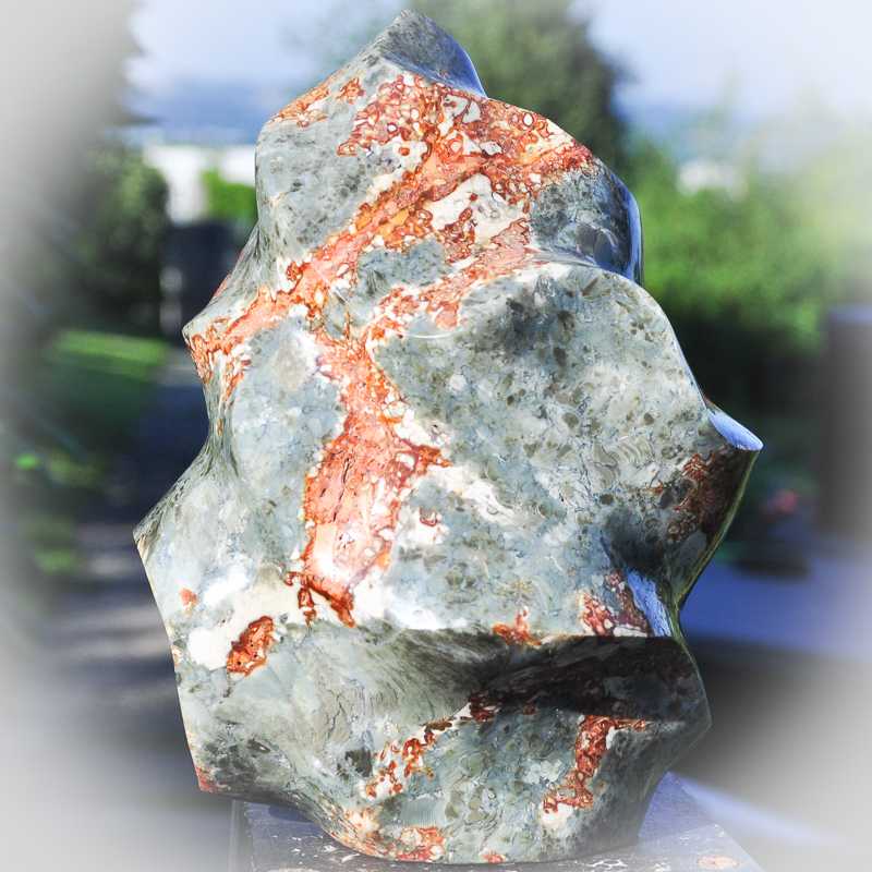Jaspis Skulptur im Flammenschliff - Kehuna Stones and Senses