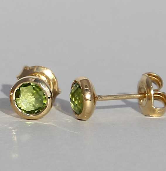 Peridot Ohrringe vergoldet mit echten Peridoten - Kehuna Stones and Senses
