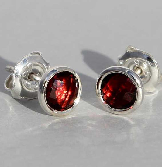 Silber Ohrstecker Granat 5mm - Kehuna Stones and Senses
