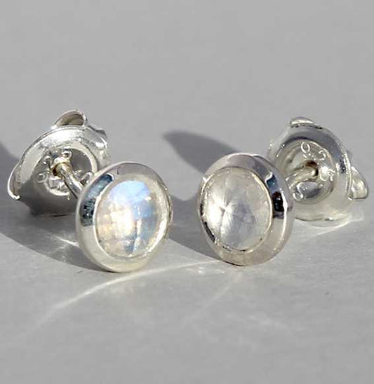 Silberohrstecker mit 5mm facettiertem Mondstein - Kehuna Stones and Senses