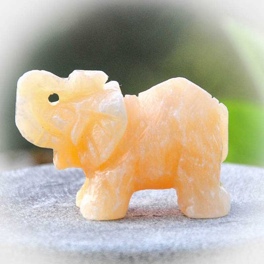 Elefant aus Orangencalcit - Kehuna Stones and Senses