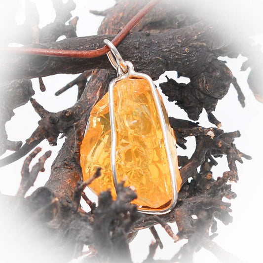 Feueropal Anhänger mit Silberöse - Kehuna Stones and Senses