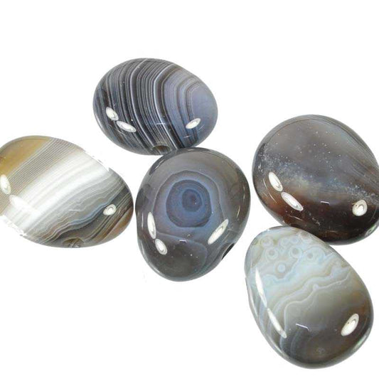 Gebohrte Botswana Achat Trommelstein 2 cm - Kehuna Stones and Senses