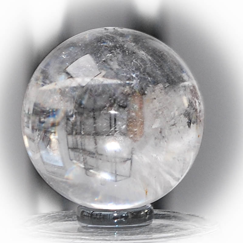 Hochwertige Bergkristall Kugel für Energie und Meditation - Kehuna Stones and Senses