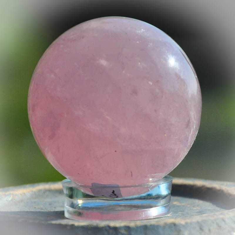 Rosenquarz Kugel Madagaskar - Kehuna Stones and Senses