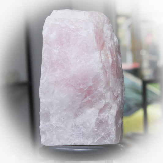 Rosenquarz Edelsteinlampe 20 cm - Kehuna Stones and Senses