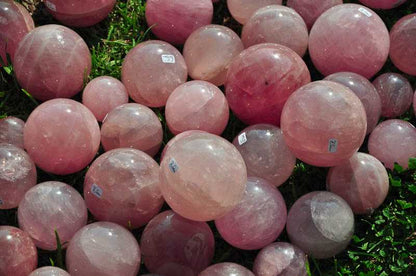Rosenquarzkugel 7cm - Kehuna Stones and Senses