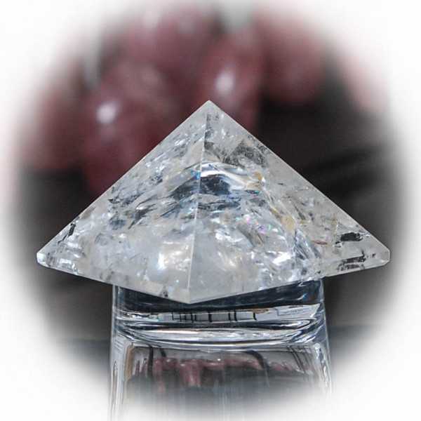 Bergkristall Pyramide 8 cm Kantenlänge